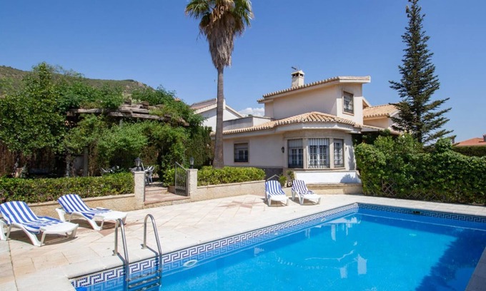 Padul Villa | Magnificent villa with garden and pool.