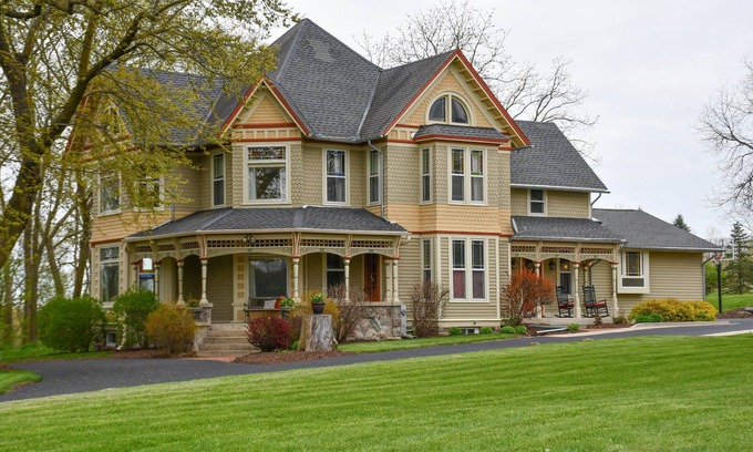 Wales House | Magnificently restored, charming, 8+ Bed-Victorian on a beautiful 1.5 acres.