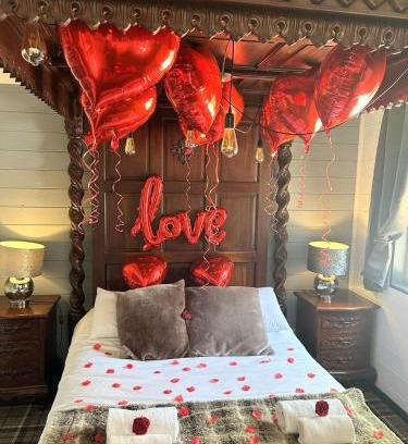 Warminster House | Magpie 6 HuntersMoon-Warminster-longleat-Bath