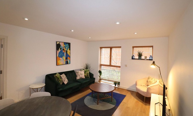 Maidenhead Apartment | Maidenhead - Stylish & Modern Two Bedroom Apartment