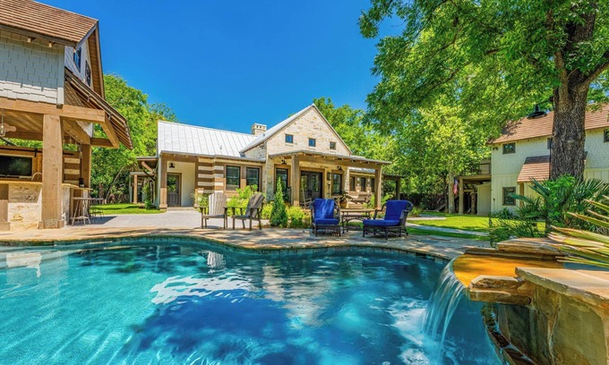 Fredericksburg Cabin | Main House@Lost Creek Lodge. New, Luxury, Pool on Acreage 2blocks from Downtown.