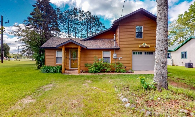 Mercer House | Main Level Cozy Home, Conveniently located near downtown by Lakes & Trails.