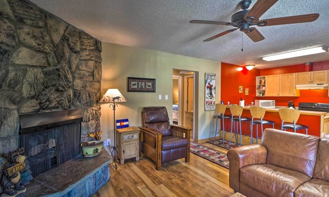 Historic District Condo | Main St Condo in Tannhauser with Balcony!