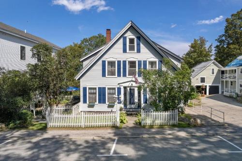 Meredith House | Main St Location Walk To Church Landing Pets