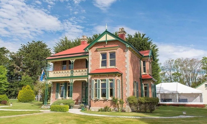 Conical Hill House | Mainholm Lodge