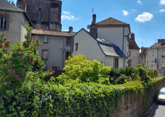 Magnac-Laval House | Maison élégante wi-fi rapide & terrasse ensoleillée