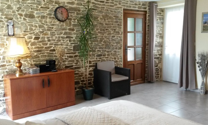 Saint-Amand Bed & Breakfast | Maison/chambre Dhôtes, Indépendante, à la Campagne. Charme, Nature et Calme !