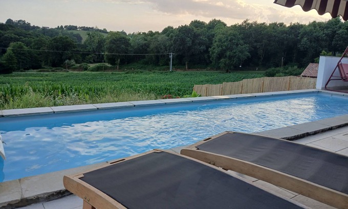 Guiche House | Maison de Campagne Avec Deux Chats et Piscine