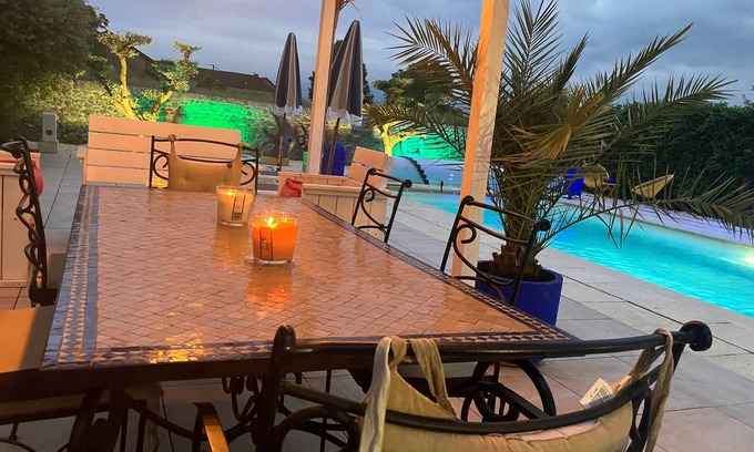 Angais House | Maison de Caractère Avec Piscine, au Calme et vue Imprenable sur les Pyrénées