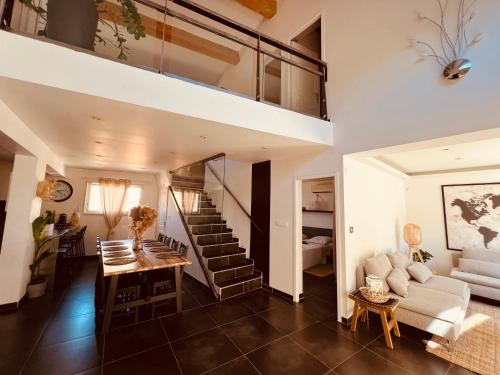 Quartier Administrations Apartment | Maison de village écusson - logement entier - 160m2 - 4chambres - Centre ville - Terrasse - Climatisé