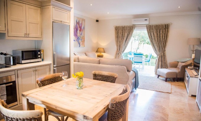 Franschhoek Apartment | Maison Des Huguenots Le Roux