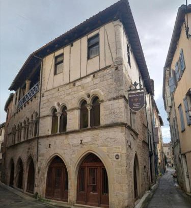 Saint-Antonin Noble Val Apartment | Maison du Roy/Upper Cambers
