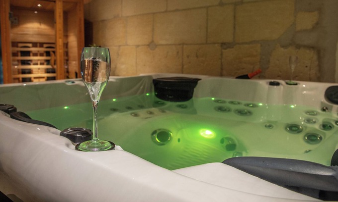 Courville Villa | Maison en Champagne Avec Jacuzzi et Sauna, Proches de Reims