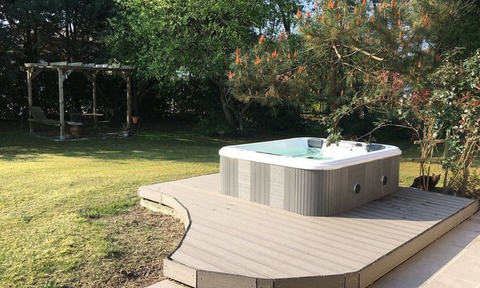 Soustons Villa | Maison en Pleine Nature Proche Océan - Jacuzzi 5 Places