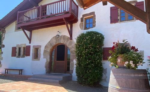 Saint-Etienne-de-Baigorry Bed & Breakfast | Maison Ameztoia XVe siècle chambres d'hôtes Navarraises