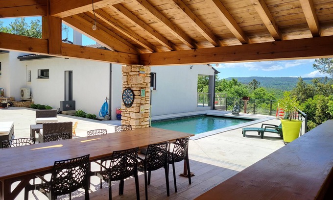 Saint-Julien-de-Peyrolas Villa | Maison Avec Piscine, Dans un Quartier Calme Sans vis à Vis, Près D'une Forêt