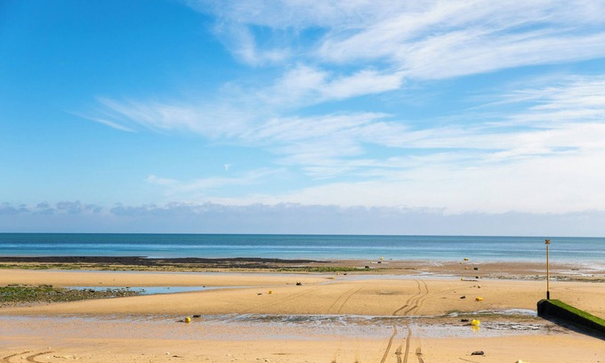 Lion-sur-Mer House | Maison L'atypique