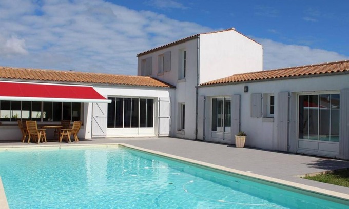 La Bree-les-Bains House | Maison lumineuse à La Brée-les-Bains avec piscine chauffée et proche plage - FR-1-246A-383
