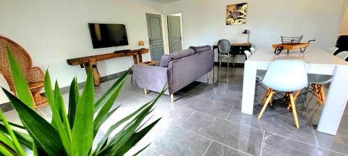 Varetz House | MAISON PLEIN-PIED DÉTENTE ASSUREE Clim-BBQ