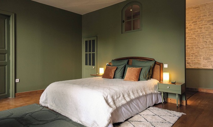 Saint-Saturnin-du-Bois House | Maison Sonora - Chambre Songeuse