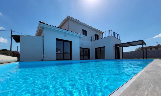 Bressols Villa | Maison T5 Entiere+piscine a 2 min de L'autoroute