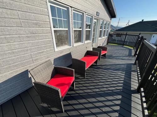 Saint-Simeon Ski Chalet | Maison vue Fleuve 4 chambres deux pas du traversier !