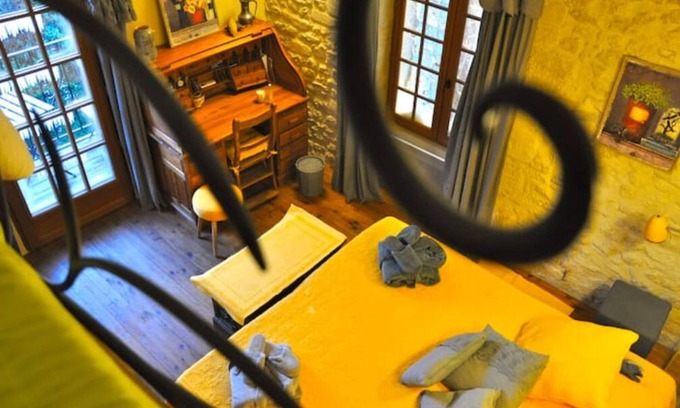 Uzes Villa | Maisonnette Avec Terrasse Dentrée et Balcon