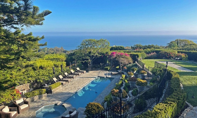 Central Malibu House | Majestic 5 bedroom estate with pool and spa overlooking Paradise Cove in Malibu!