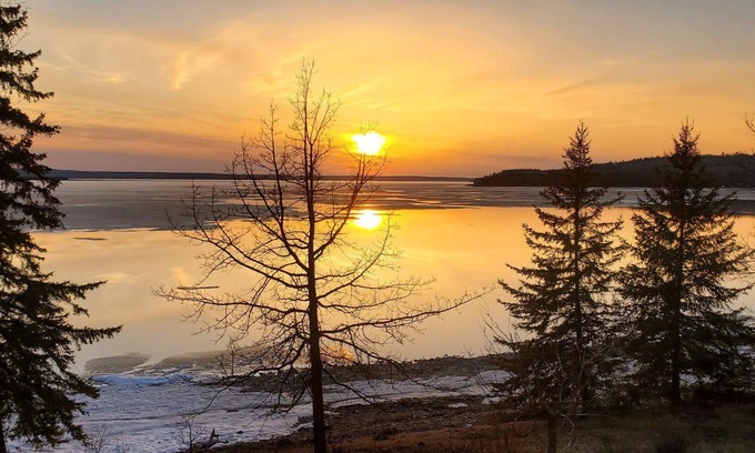 L'lle-du-College House | Majestic Lake view Cottage with Spa, Sunsets, Pool Table