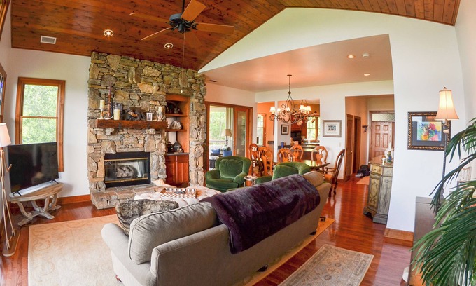 Mountain Air Villa | Majestic Mountain Views - Private Club Access