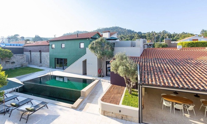 Cardielos Villa | Majestic Villa Retreat - Infinity Pool & Chef