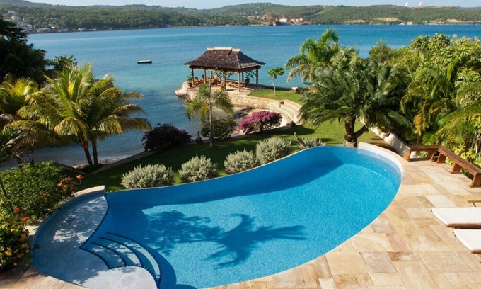 Discovery Bay Villa | MAKANA VILLA JAMAICA - Luxury 7 Bed Beachfront Villa Discovery Bay