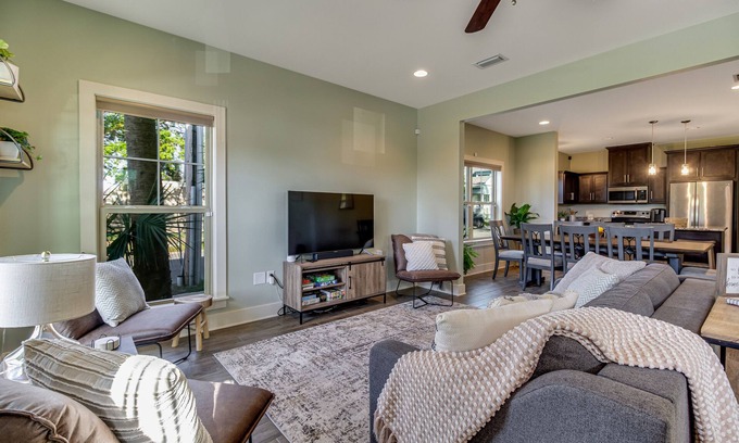 Old East Hill House | Make Holiday Memories, Enjoy the Nightlife & Visit Pensacola Beach