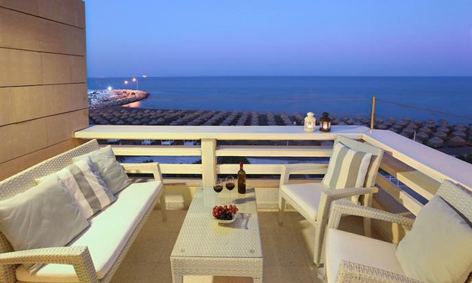 Larnaca Apartment | Makenzie Suite