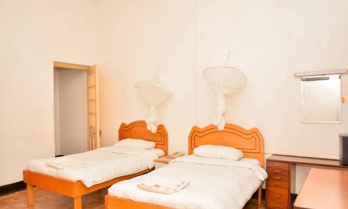 Kampala House | Makerere University Guest House Twin Room
