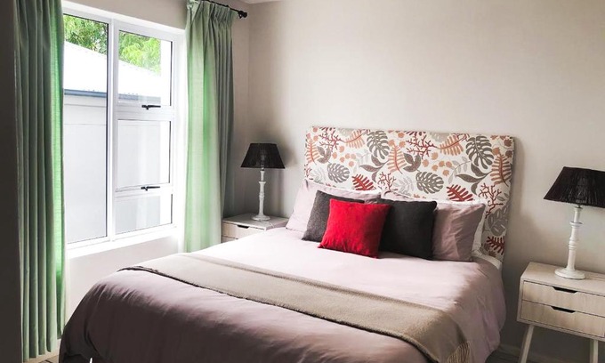 Knysna Central Apartment | Malachite Mews - Centrally Located Cosy Apartment In Knysna