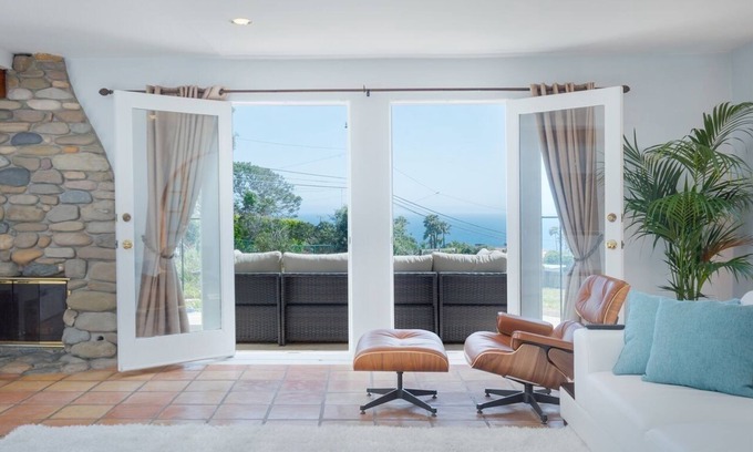 Central Malibu Villa | Malibu Beach House Sweeping Panoramic Views Walk 2 beach