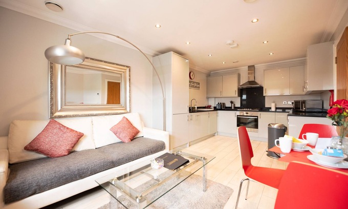Reading Apartment | Malthouse Court- 2-Bed, 2-Bath Penthouse w Balcony
