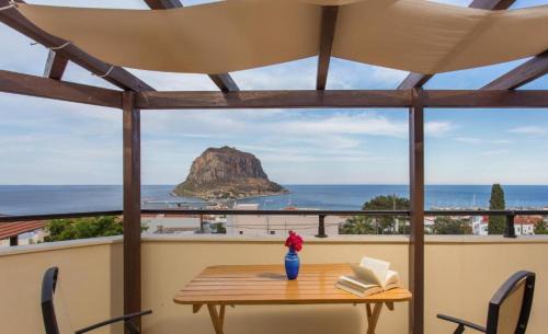 Monemvasia Apartment | Malvasia Corner Studios - ex Romeo's House
