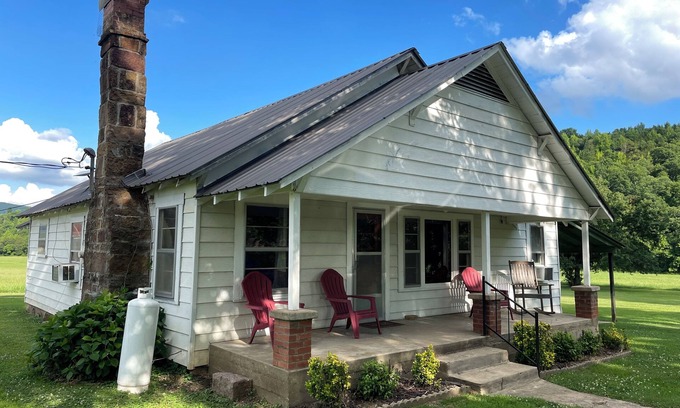 Vendor House | Mamaw & Papaw's Farmhouse