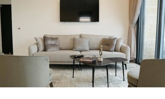 Mahane Israel Apartment | ♥MAMILLA'S Chic ♥ Stunning 2 BDR w. balcony ♥Parking ♥NEW!