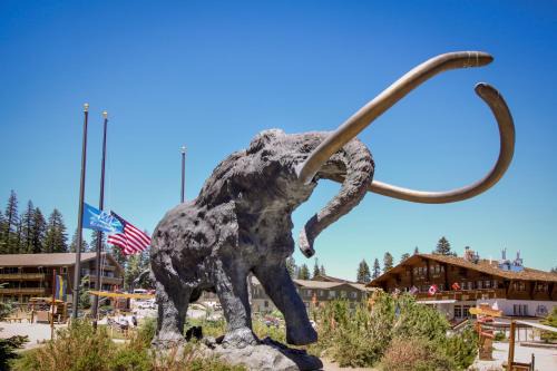 Mammoth Lakes Apartment | Mammoth Ski & Racquet 124