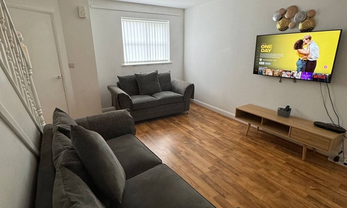 Manchester House | Manchester Home Close TO City Center AND Stadium
