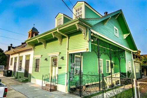 Saint Roch House | Mandeville Creole Cottage upper and lower