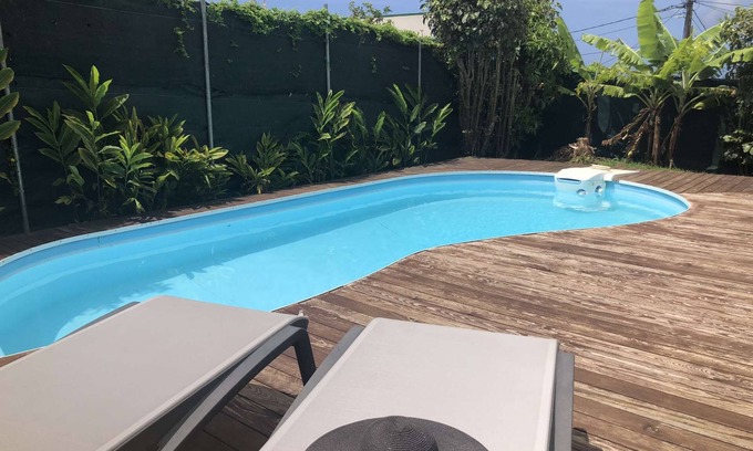 Saint-Claude Apartment | MANGO LODGE - Comfortable single storey apartment with swimming pool access