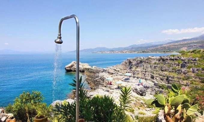 Lefktron Apartment | Mani One-Bedroom Apartment with Balcony and Sea View