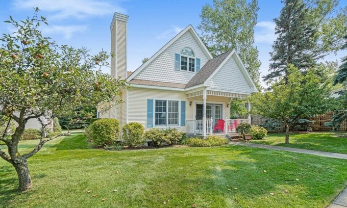 Manistee Cottage | Manistee Cottage Steps to Lake Michigan