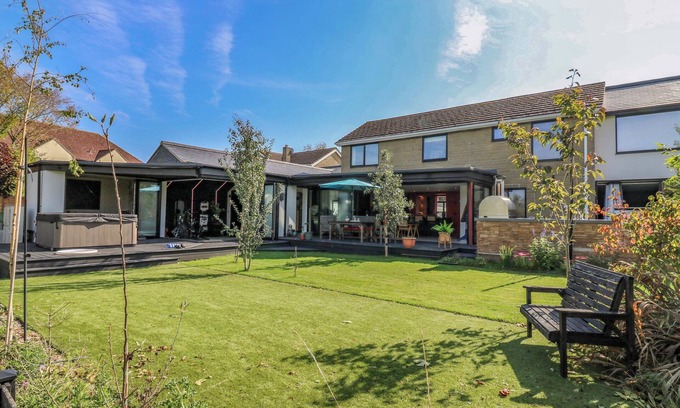 Charlton-on-Otmoor Cottage | MANOR FARM HOUSE, pet friendly, luxury holiday cottage in Bicester