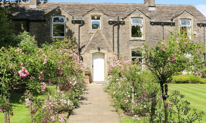 Belthorn House | MANOR HOUSE, family friendly, with hot tub in Oswaldtwistle
