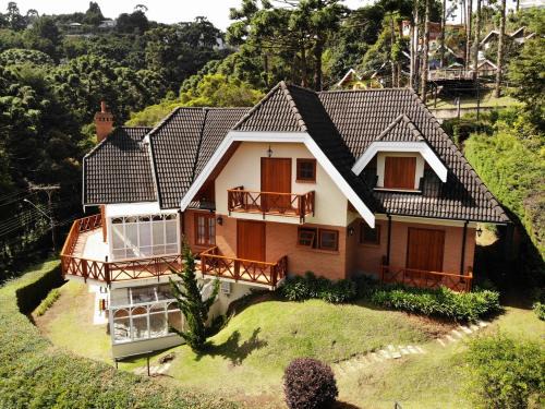 Vila Inglesa House | Mansão com 5 Suítes Churrasqueira Solarium Lareira